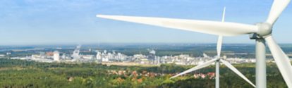 In unmittelbarer Nähe des Produktionsstandorts der BASF Schwarzheide GmbH produzieren Windkraftanlagen des Windparks Brieske Strom aus erneuerbarer Energie.