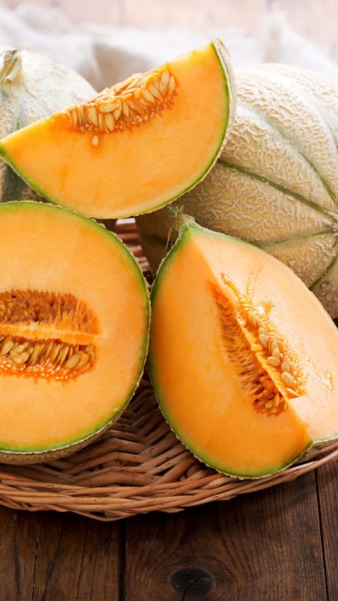 close up of cantaloupe melon on wooden table; Shutterstock ID 1191803311; purchase_order: 611232 ; job: MarCom Italy; client: Nunhems Netherlands BV; other: 