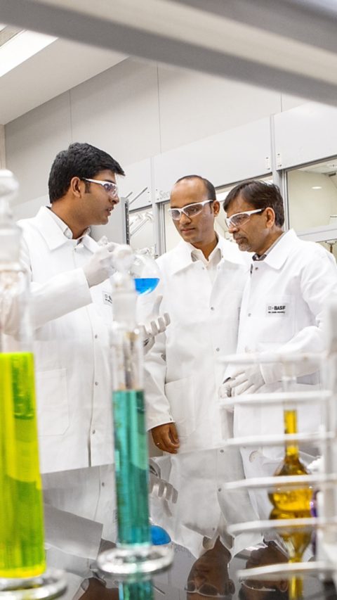 Dr. Vijay Swaminathan (right), Organic Synthetic Lab, BASF India, discusses ongoing research projects with his colleagues Manoojkumar Poonoth (center) and Nitin Gupte (left), both chemists. The researchers are working on agricultural solutions, solutions for the energy and leather industry and specialty chemicals. They also synthesize intermediates for industrial applications.
