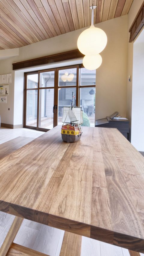 beautiful-wood-table-and-floor-interior-joncryl_PHOENIX_4.jpg