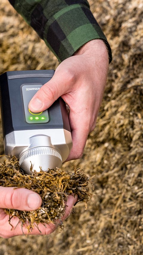 Mobile NIR Spectroscopy Solution for professionals like feed millers, nutritionists, and farmers: a powerful tool for on-site feed analysis - Photo of farmer using the mobile high-performance spectrometer